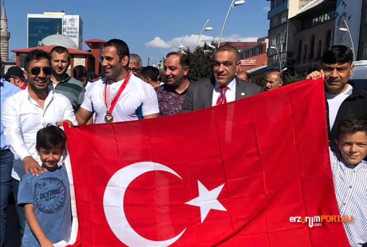 Erzurumlu Güreşçi Köseoğlu Memleketinde