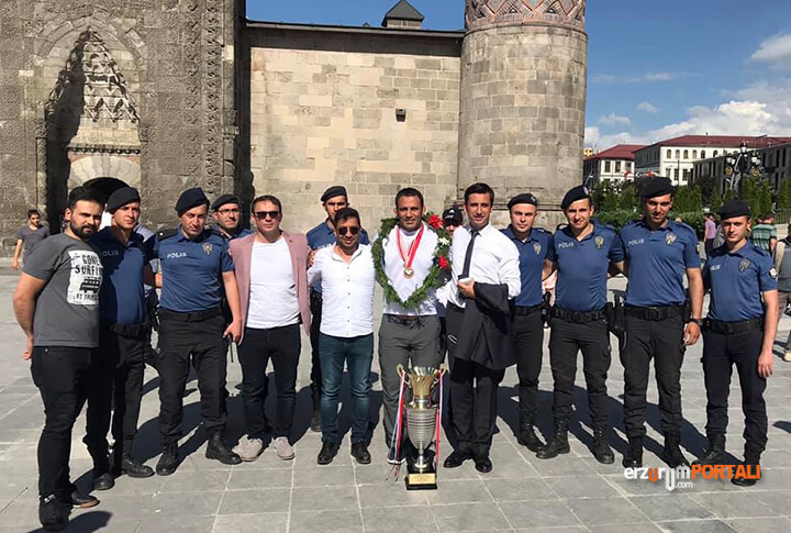 Erzurumlu Güreşçi Köseoğlu Memleketinde