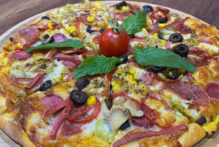 Erzurum Dr Salad Pizza