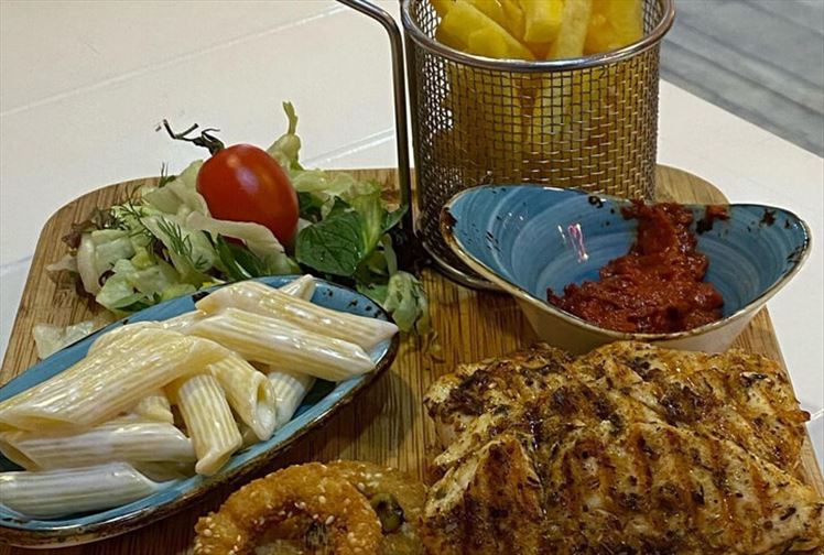 Erzurum Dr Salad Meşede Tavuk