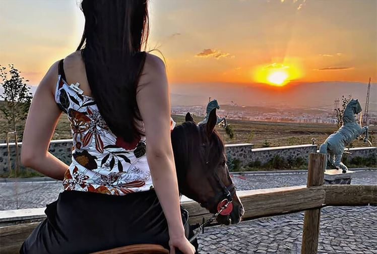Erzurum’da At Çiftliği'nde Kahvaltı ve At Biniş Keyfi