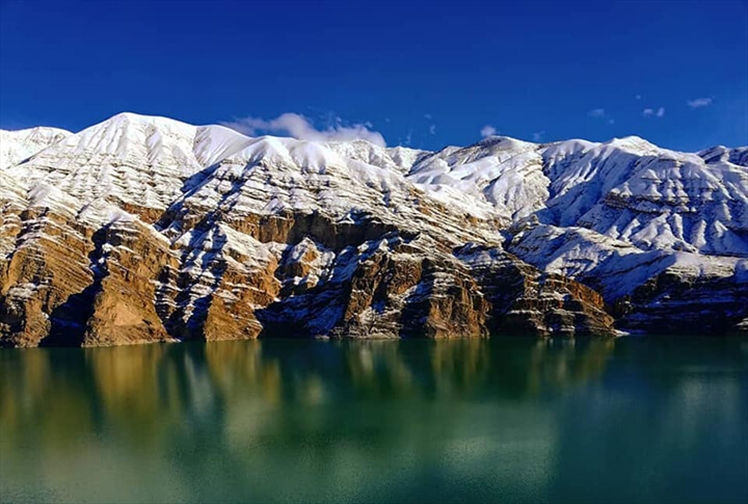 Tortum Gölü Yerli ve Yabancı Turistlere Her Mevsim Farklı Renkler Sunuyor!