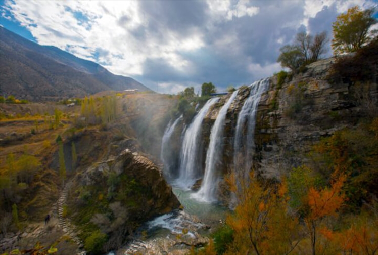 Tortum Şelalesi ve Sonbahar
