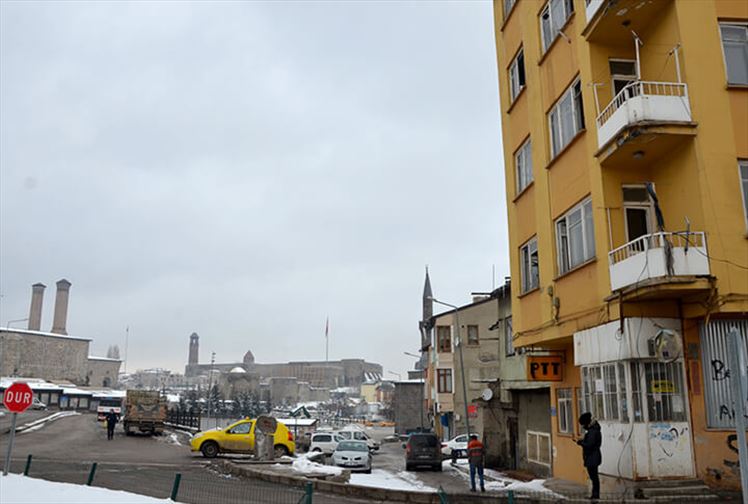 Erzurum Sokakları Narmanlı Camii PTT Lojmanları