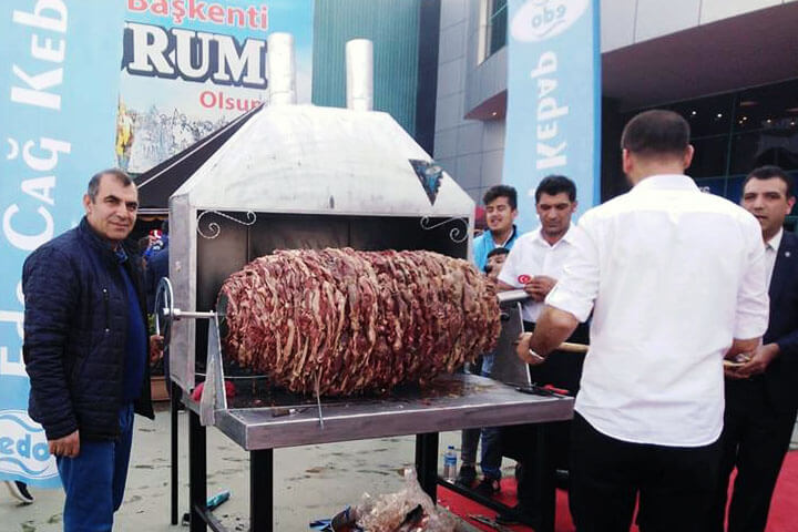 Dünyada Tek Seferde Pişirilen En Büyük Cağ Kebabı Rekoru