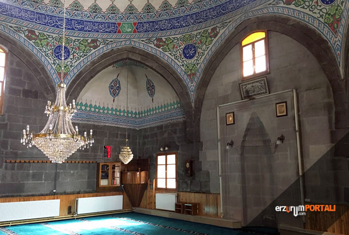 Osmanlı Ağaç İşçiliğinin Güzel Örneklerinden Gümrük Camii