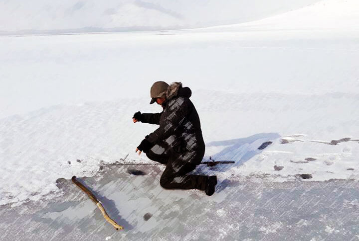 Buz Tutan Kuzgun Barajında Balık Avı Keyfi