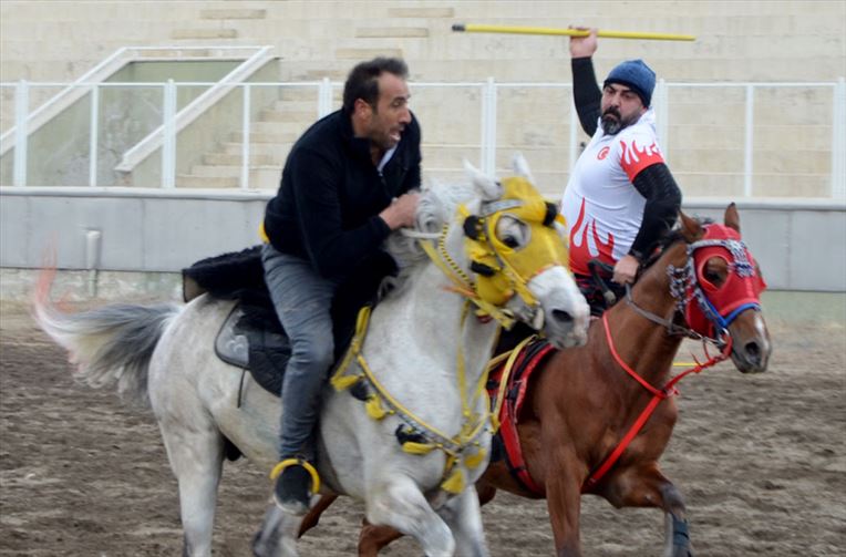 Cirit Oyunu Fotoğrafları ve Cirit Oyunu Nasıl Oynanır