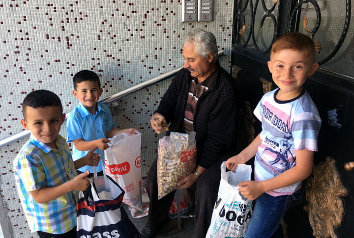 Erzurumda Bayram Öncesi Arafalık Toplayan Çocuklar