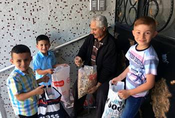 Erzurum'da Bayram Öncesi Arafalık Toplayan Çocuklar
