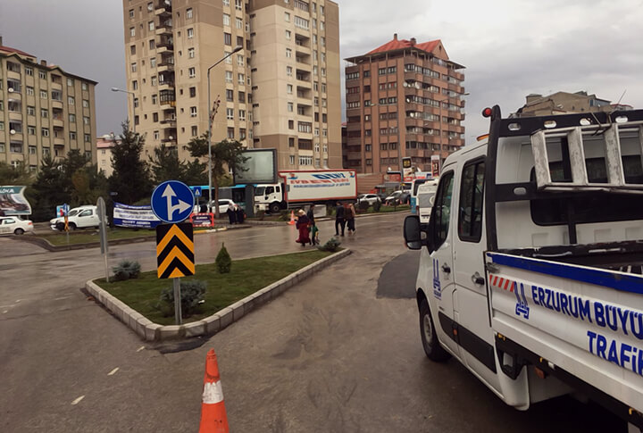 Erzurumda Trafiğin En Yoğun Olduğu Gez Mahallesi Kuşkay Kavşağında Çalışmalar Başladı!