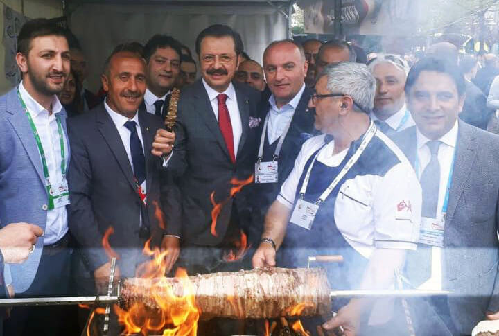 TOBB Yönetim Kurulu Başkanı Rıfat Hisarcıklıoğlu Erzurum Standını Ziyaret Etti