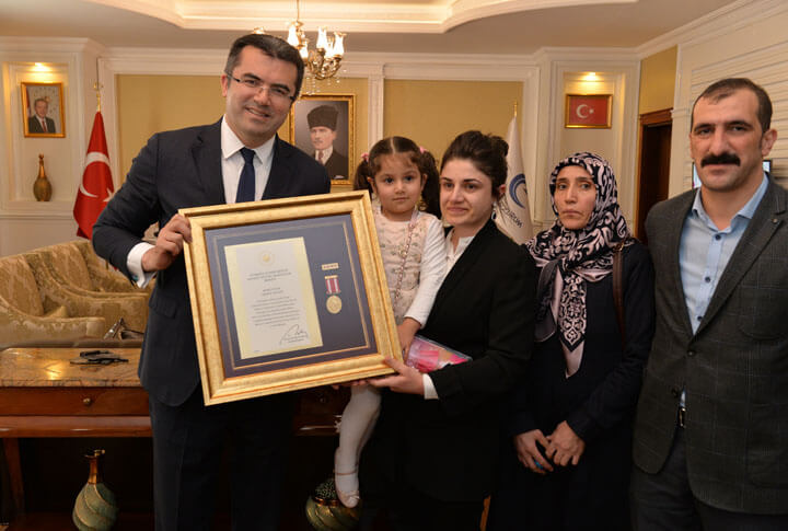 Şehit Yakınlarına Erzurumda Devlet Övünç Madalyası ve Beratı Takdim Edildi