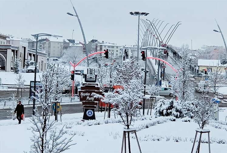 Mevsimin İlk Kar'ı Yağışına ‘Merhaba’ Diyen Erzurum’dan Kareler!