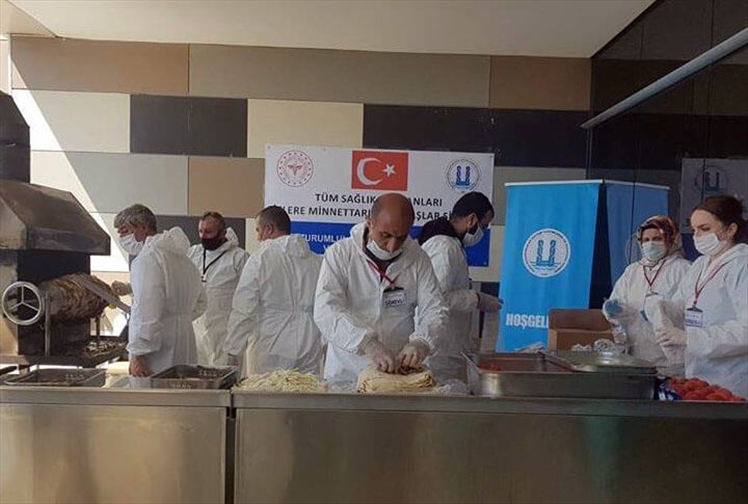 Erzurumlulardan Sağlık Çalışanlarına Cağ Kebap İkramı!