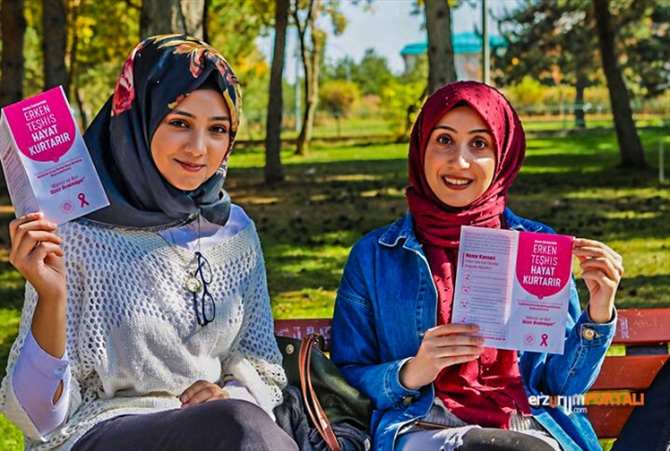 Atatürk Üniversitesinde Her Ağaç Pembe Kurdeleli