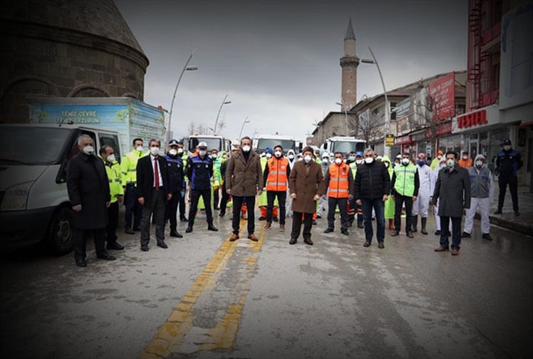 Erzurum Büyükşehir Belediyesi Dezenfekte Edilmedik Yer Bırakmıyor İşte Çalışmalardan Kareler!