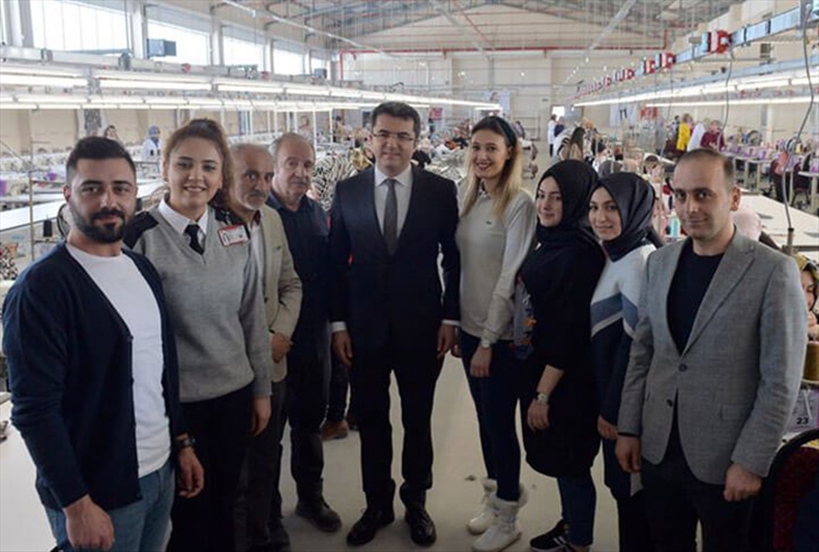 Erzurum Valisi İlk Etapta 300 Kadının Çalıştığı Tekstilkentte!
