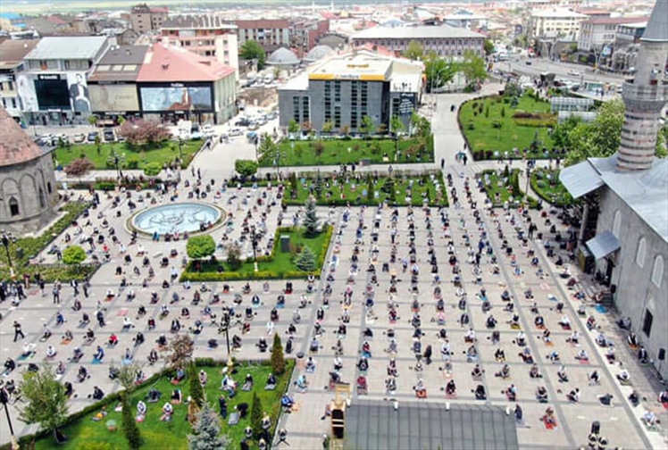 Pandemi Sonrası Erzurum'da Cuma Namazı