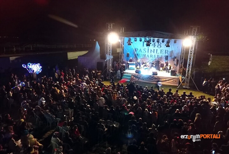 Pasinler Zaferi Kutlamalarında Esat Kabaklı Konseri!