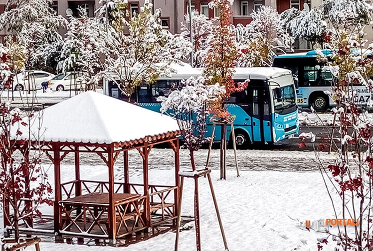 Erzurum'a Mevsimin İlk Kar'ı Yağdı!