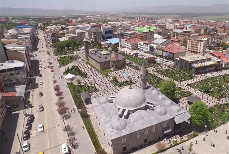 Erzurum'da 74 Gündür Hasreti Çekilen Cuma Namazından Kareler! 