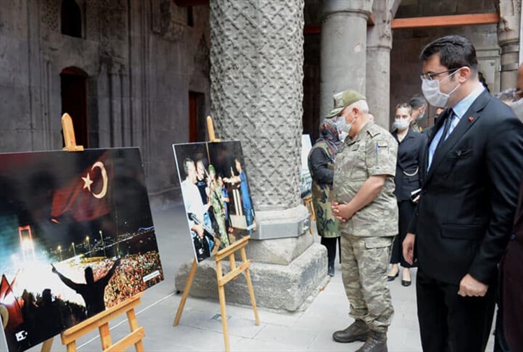 Çifte Minareli Medrese'de '15 Temmuz' Fotoğrafları Sergisi Açıldı!