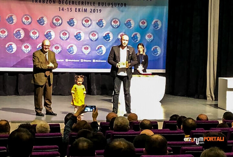 Erzurumlu Tiyatro Yönetmeni Barış Pınarı Harekatında Görev Yapan Mehmetçikleri Unutmadı!