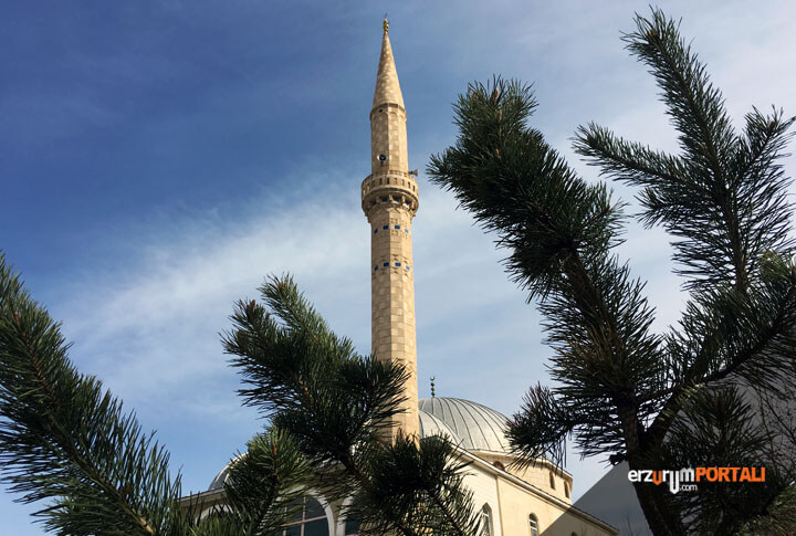 Hatimli teravih namazı kılınan Abdulhamithan cami