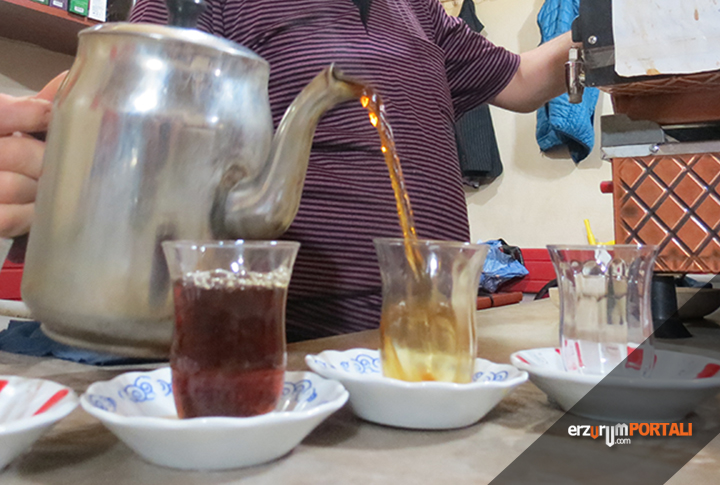 Erzurum'da çay keyfi