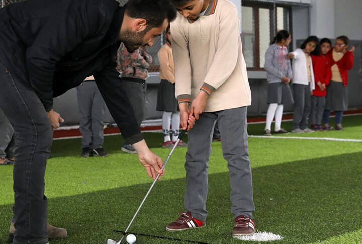 Erzurum'da Gençler Golf Öğreniyor!
